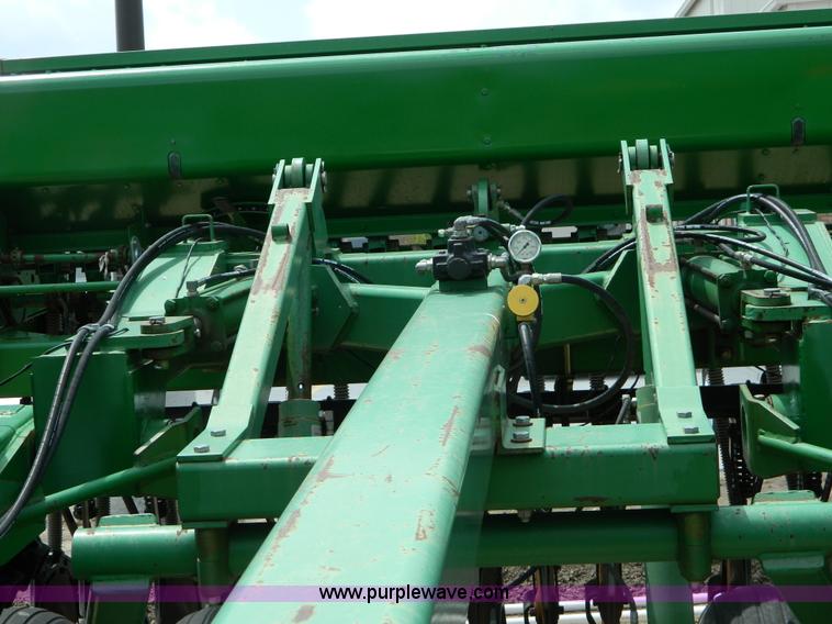 image for item B3666 1995 John Deere 455 plain box grain drill
