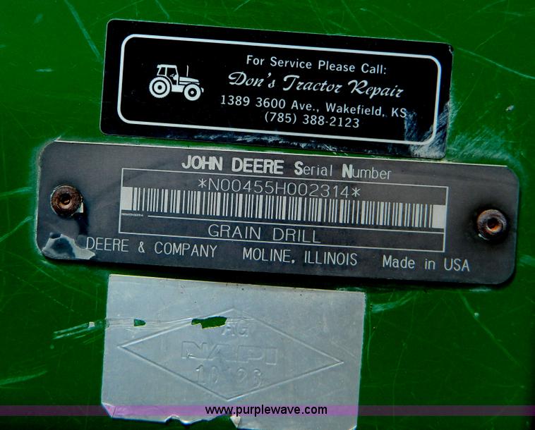 image for item B3666 1995 John Deere 455 plain box grain drill
