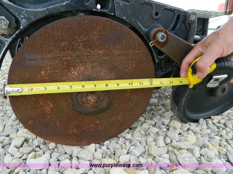 image for item B3666 1995 John Deere 455 plain box grain drill