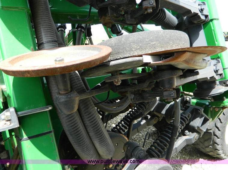 image for item B3667 2009 John Deere 1890 drill with 2009 John Deere 1910 Air Cart