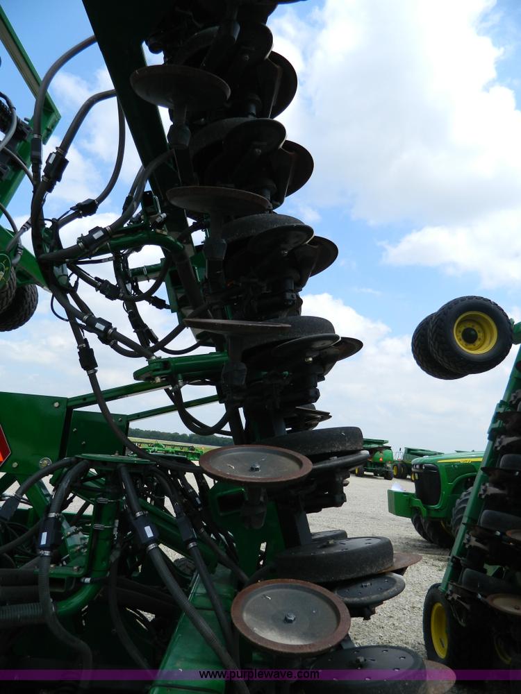 image for item B3667 2009 John Deere 1890 drill with 2009 John Deere 1910 Air Cart