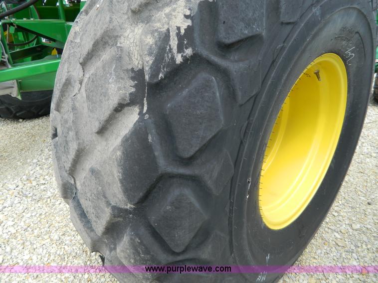 image for item B3667 2009 John Deere 1890 drill with 2009 John Deere 1910 Air Cart