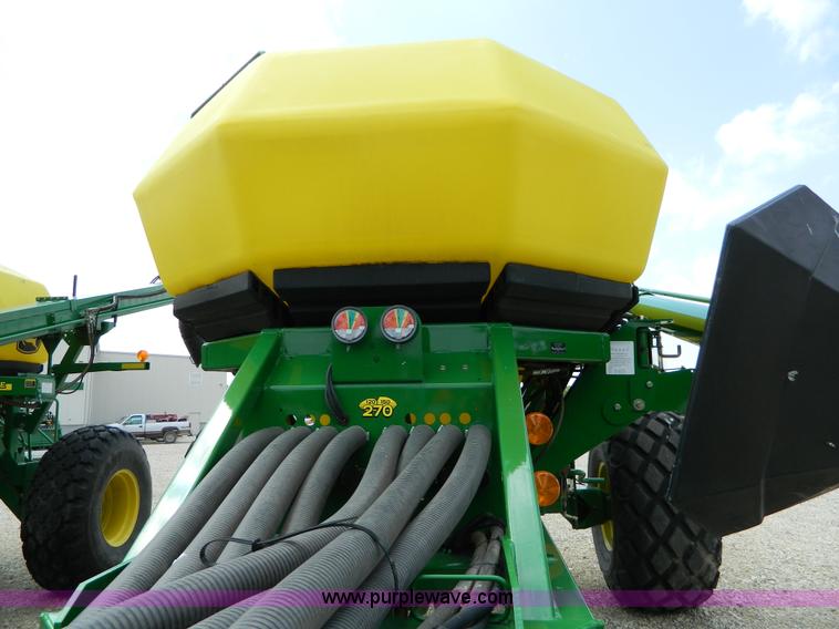 image for item B3667 2009 John Deere 1890 drill with 2009 John Deere 1910 Air Cart