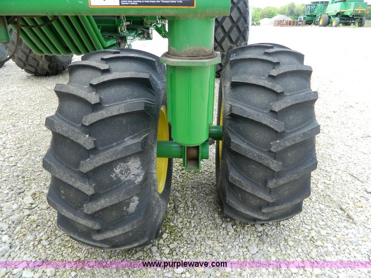 image for item B3667 2009 John Deere 1890 drill with 2009 John Deere 1910 Air Cart