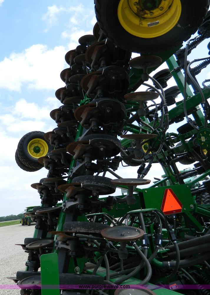 image for item B3667 2009 John Deere 1890 drill with 2009 John Deere 1910 Air Cart