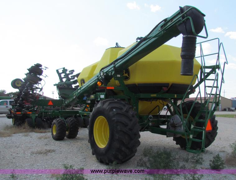 image for item B7264 2008 John Deere 1890 drill with 2008 John Deere 1910 Air Cart