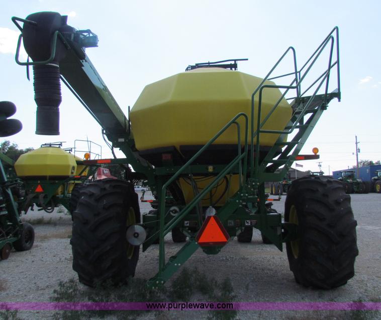 image for item B7264 2008 John Deere 1890 drill with 2008 John Deere 1910 Air Cart