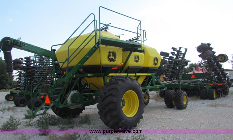 image for item B7264 2008 John Deere 1890 drill with 2008 John Deere 1910 Air Cart