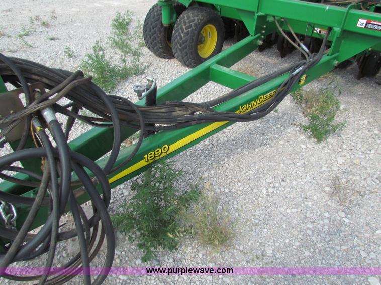 image for item B7264 2008 John Deere 1890 drill with 2008 John Deere 1910 Air Cart