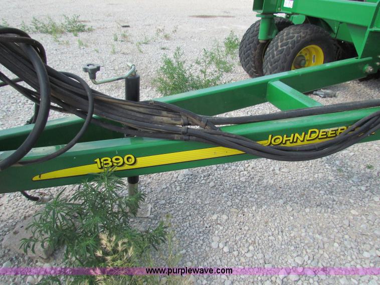 image for item B7264 2008 John Deere 1890 drill with 2008 John Deere 1910 Air Cart