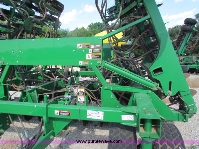 image for item B7264 2008 John Deere 1890 drill with 2008 John Deere 1910 Air Cart