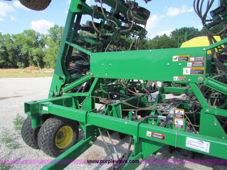 image for item B7264 2008 John Deere 1890 drill with 2008 John Deere 1910 Air Cart