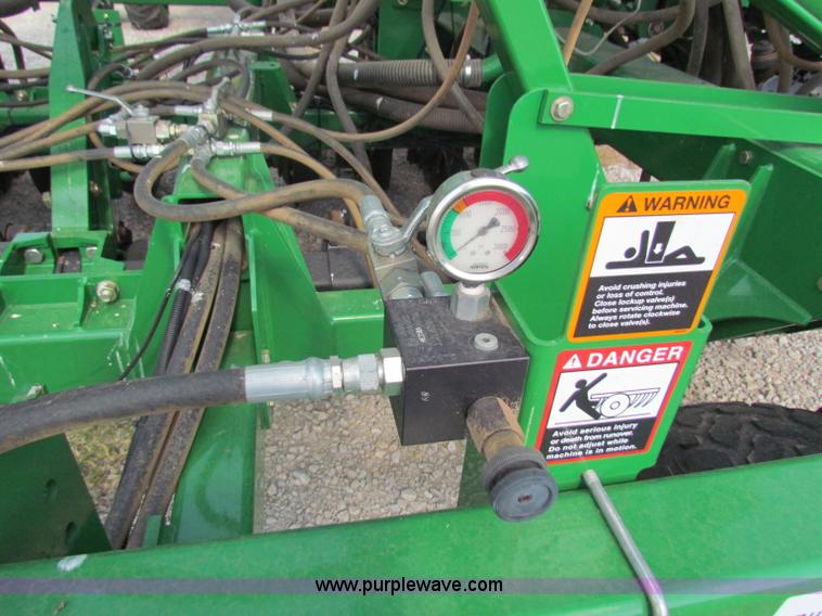 image for item B7264 2008 John Deere 1890 drill with 2008 John Deere 1910 Air Cart