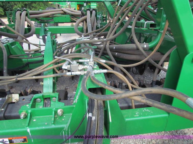 image for item B7264 2008 John Deere 1890 drill with 2008 John Deere 1910 Air Cart