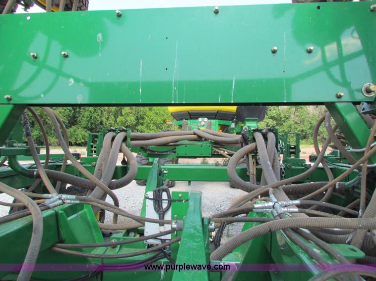 image for item B7264 2008 John Deere 1890 drill with 2008 John Deere 1910 Air Cart
