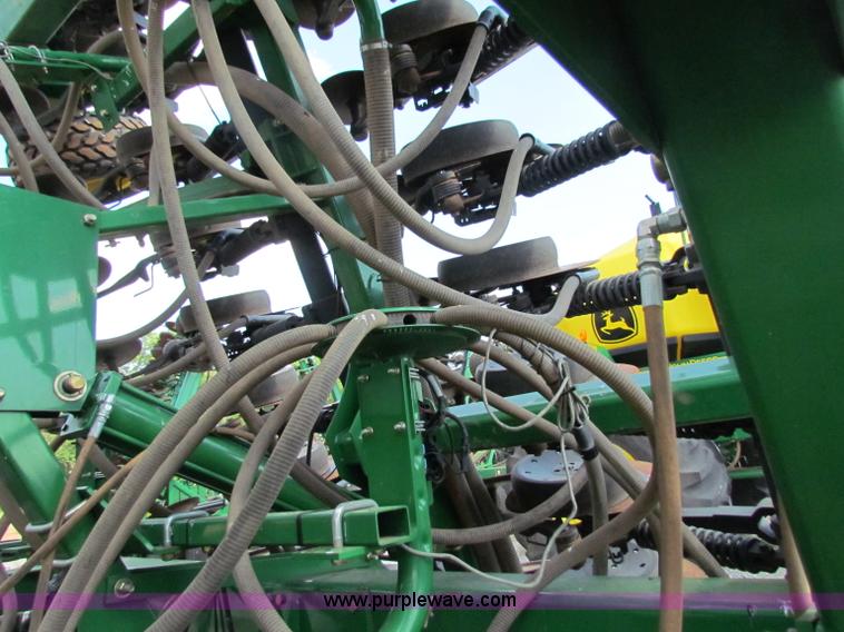 image for item B7264 2008 John Deere 1890 drill with 2008 John Deere 1910 Air Cart