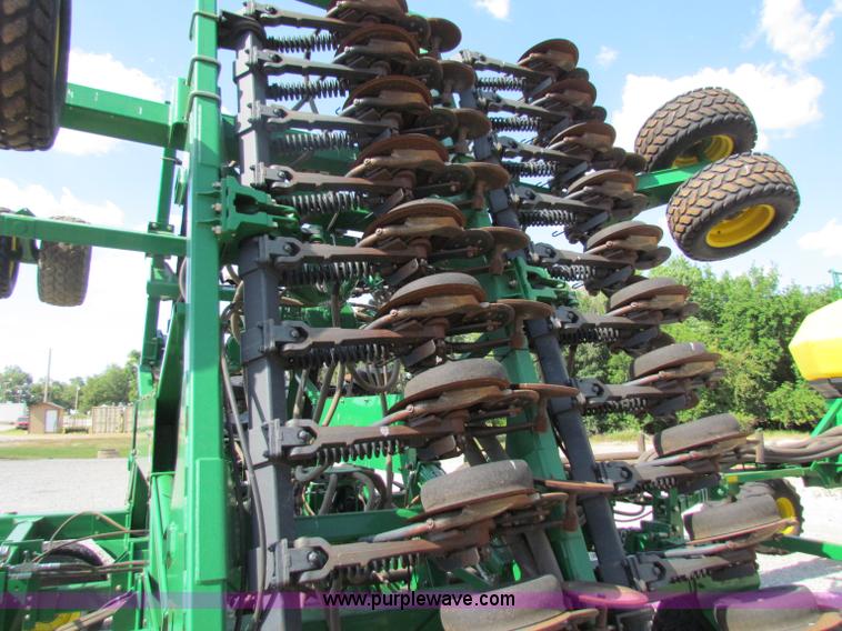 image for item B7264 2008 John Deere 1890 drill with 2008 John Deere 1910 Air Cart