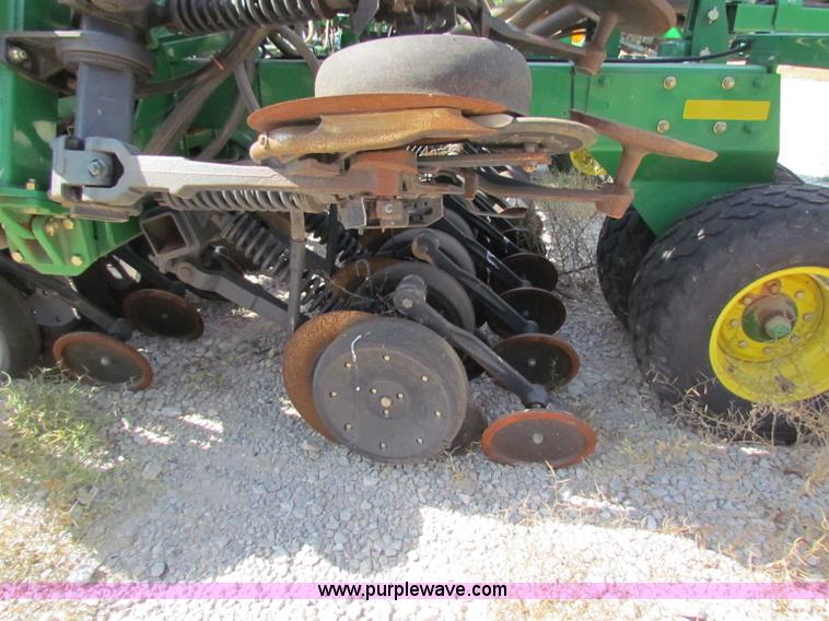 image for item B7264 2008 John Deere 1890 drill with 2008 John Deere 1910 Air Cart