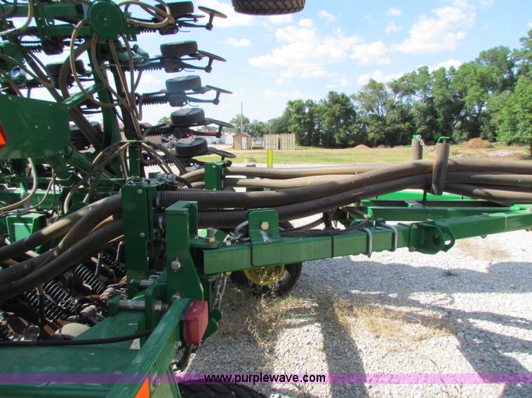 image for item B7264 2008 John Deere 1890 drill with 2008 John Deere 1910 Air Cart