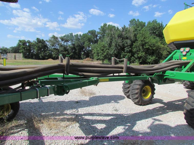 image for item B7264 2008 John Deere 1890 drill with 2008 John Deere 1910 Air Cart