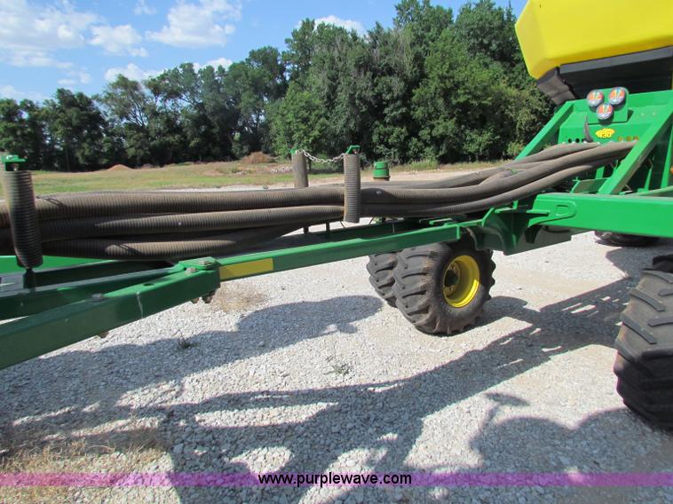 image for item B7264 2008 John Deere 1890 drill with 2008 John Deere 1910 Air Cart