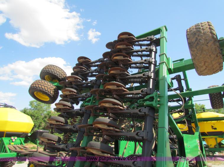 image for item B7264 2008 John Deere 1890 drill with 2008 John Deere 1910 Air Cart