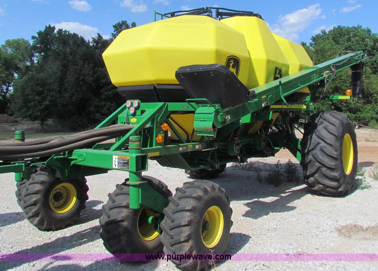 image for item B7264 2008 John Deere 1890 drill with 2008 John Deere 1910 Air Cart
