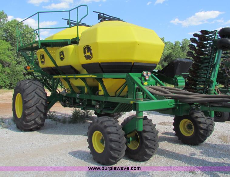 image for item B7264 2008 John Deere 1890 drill with 2008 John Deere 1910 Air Cart