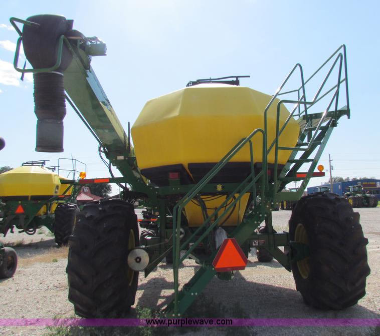 image for item B7264 2008 John Deere 1890 drill with 2008 John Deere 1910 Air Cart