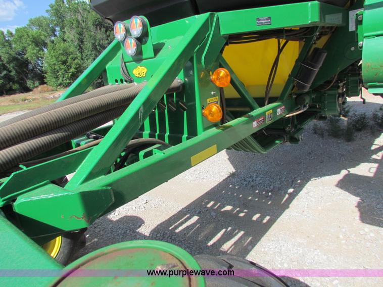 image for item B7264 2008 John Deere 1890 drill with 2008 John Deere 1910 Air Cart