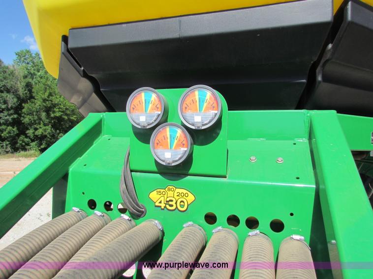 image for item B7264 2008 John Deere 1890 drill with 2008 John Deere 1910 Air Cart