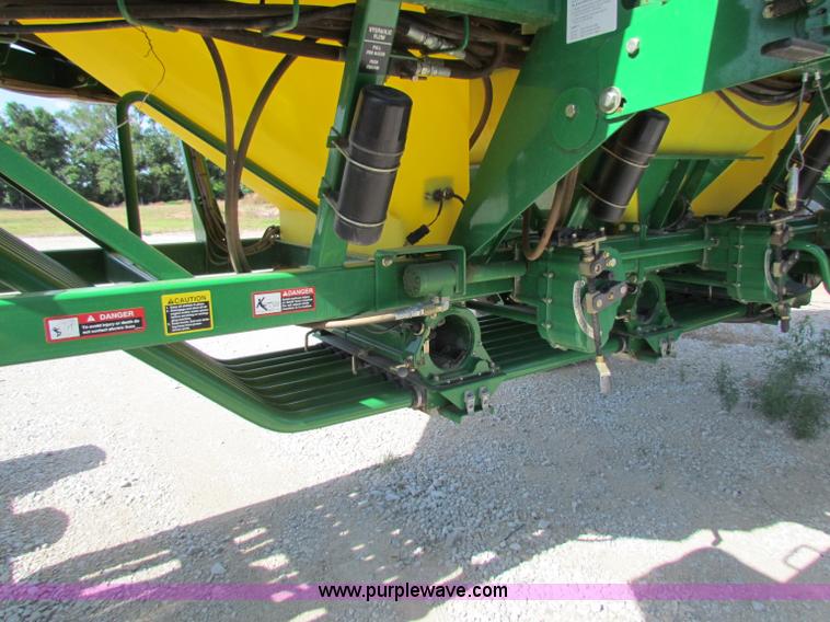 image for item B7264 2008 John Deere 1890 drill with 2008 John Deere 1910 Air Cart