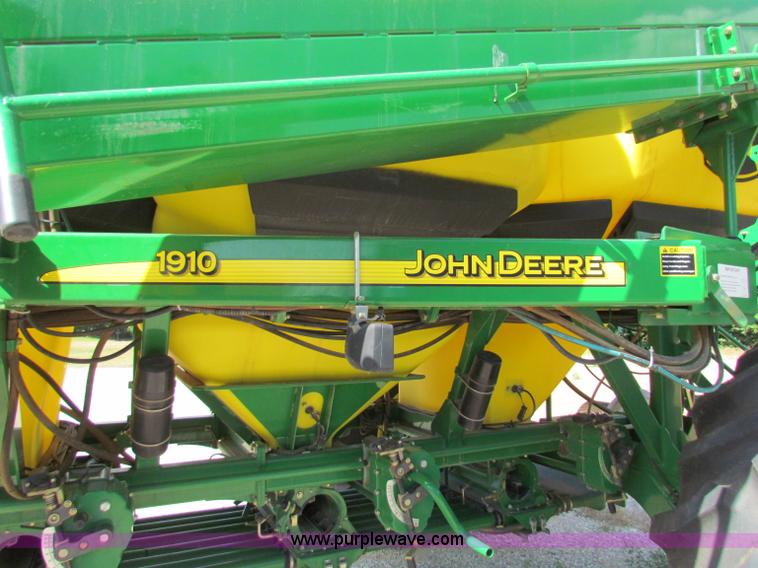 image for item B7264 2008 John Deere 1890 drill with 2008 John Deere 1910 Air Cart