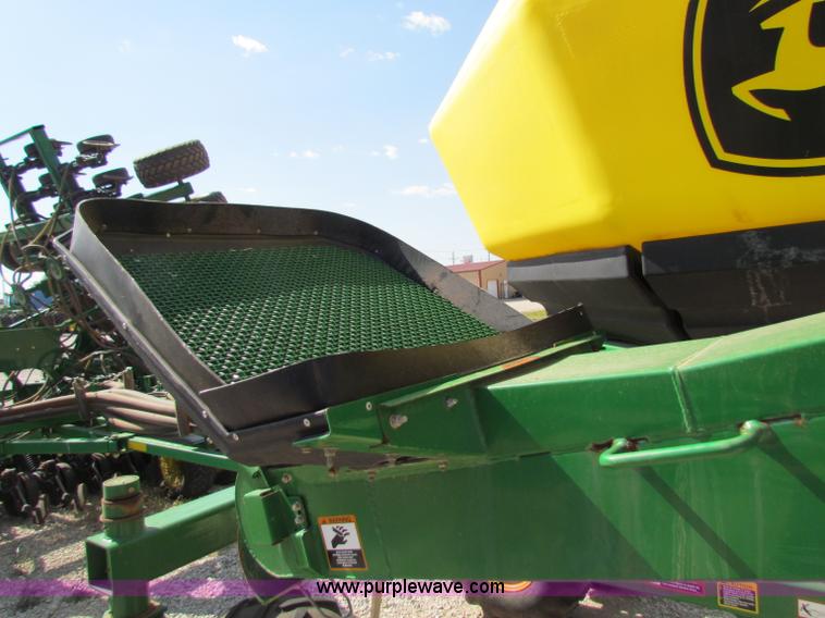 image for item B7264 2008 John Deere 1890 drill with 2008 John Deere 1910 Air Cart