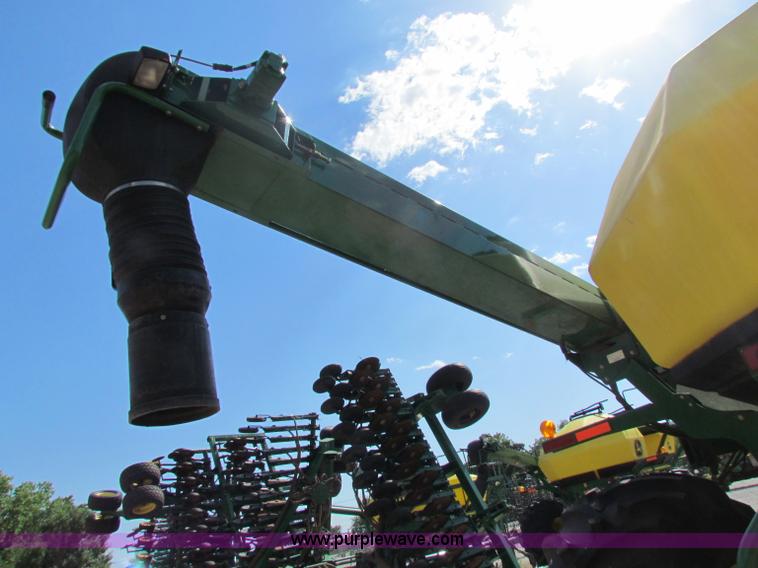 image for item B7264 2008 John Deere 1890 drill with 2008 John Deere 1910 Air Cart
