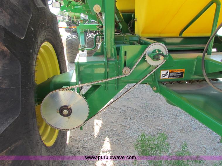 image for item B7264 2008 John Deere 1890 drill with 2008 John Deere 1910 Air Cart
