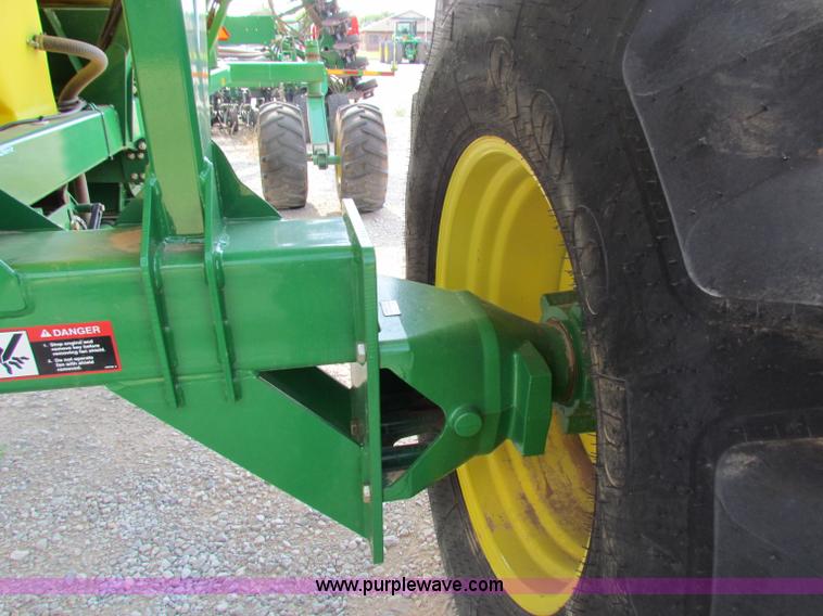 image for item B7264 2008 John Deere 1890 drill with 2008 John Deere 1910 Air Cart
