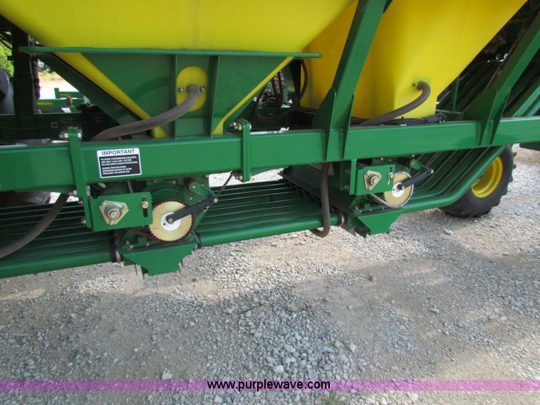 image for item B7264 2008 John Deere 1890 drill with 2008 John Deere 1910 Air Cart