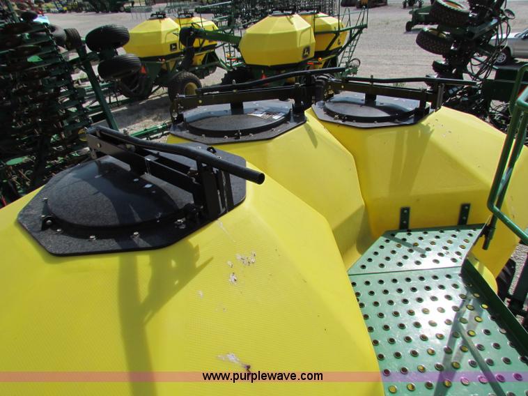 image for item B7264 2008 John Deere 1890 drill with 2008 John Deere 1910 Air Cart