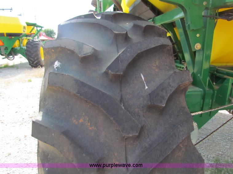 image for item B7264 2008 John Deere 1890 drill with 2008 John Deere 1910 Air Cart