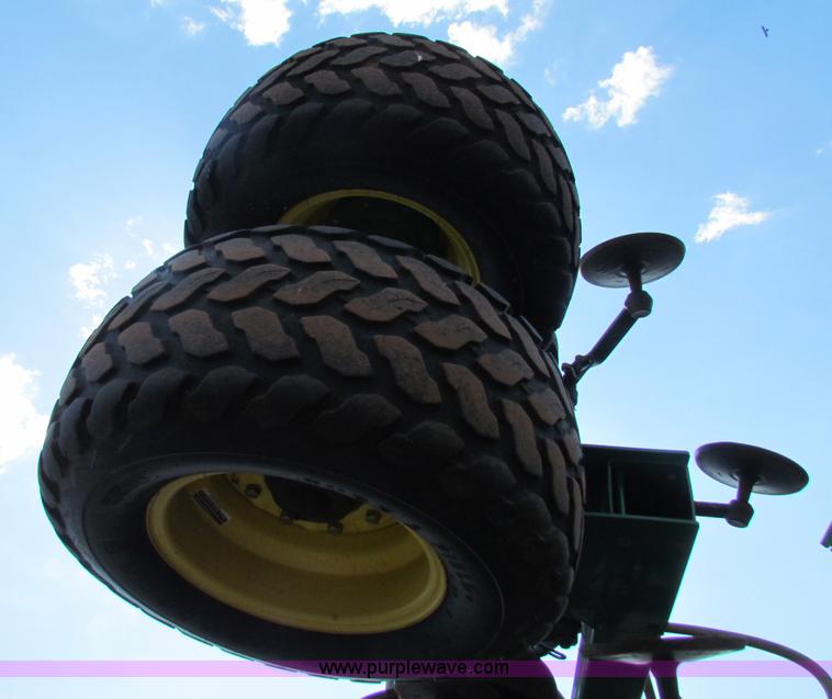 image for item B7264 2008 John Deere 1890 drill with 2008 John Deere 1910 Air Cart