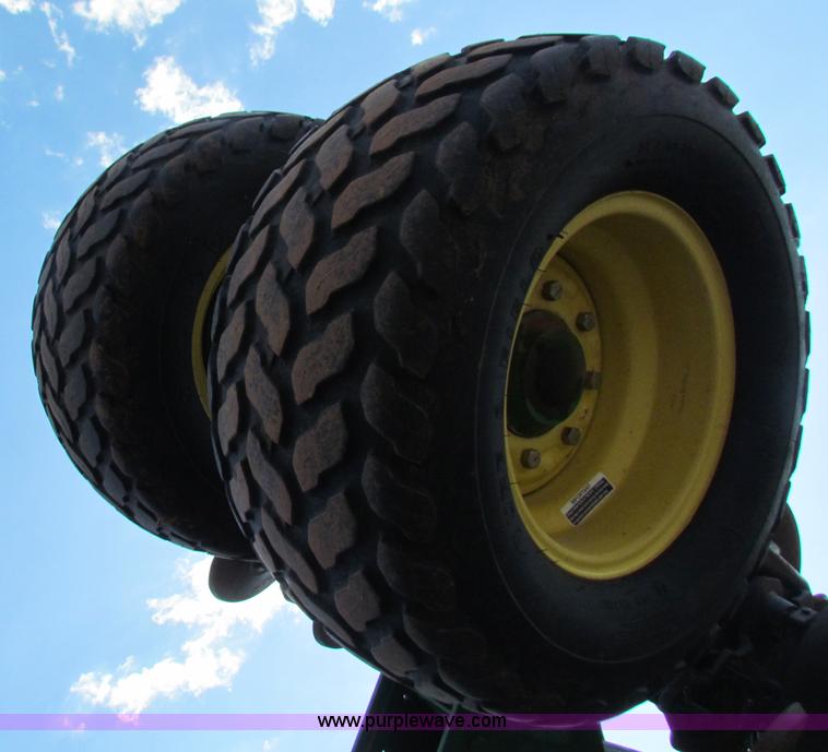 image for item B7264 2008 John Deere 1890 drill with 2008 John Deere 1910 Air Cart