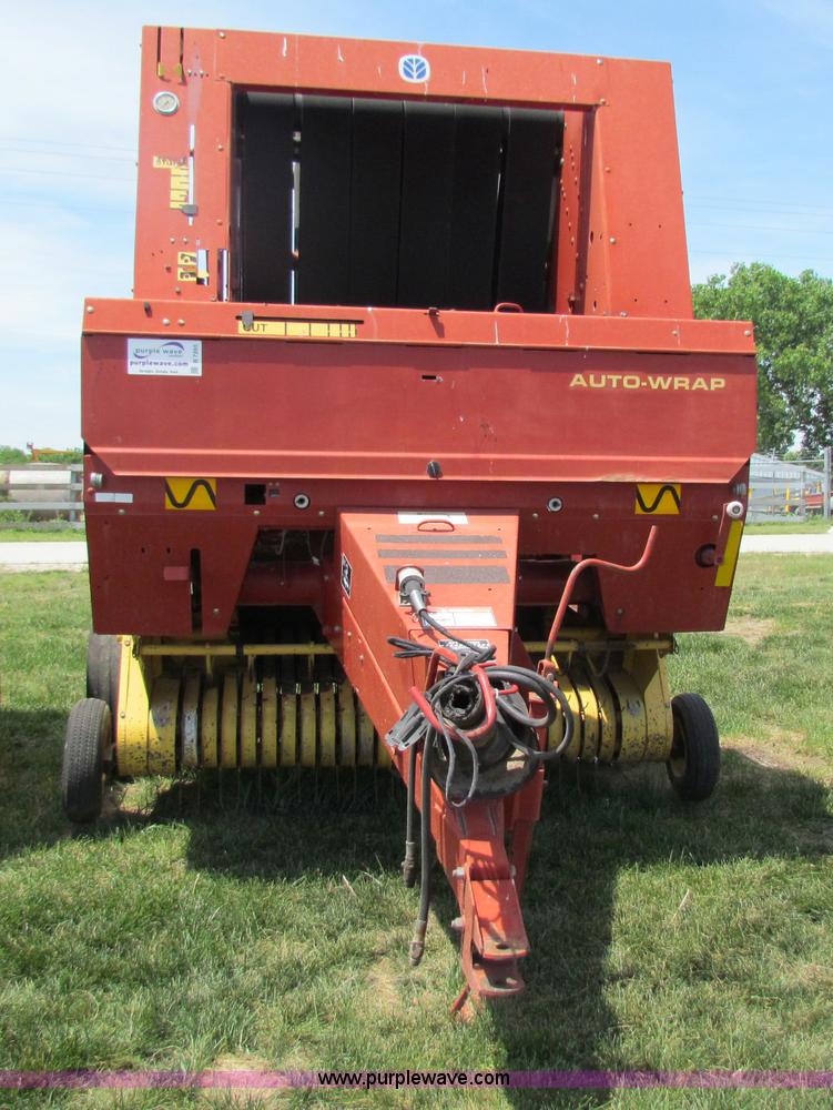 image for item B7265 2000 New Holland 658 round baler