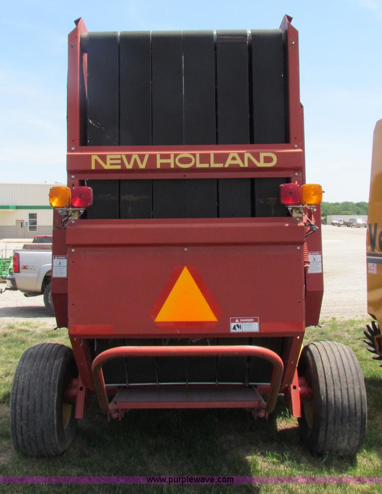 image for item B7265 2000 New Holland 658 round baler