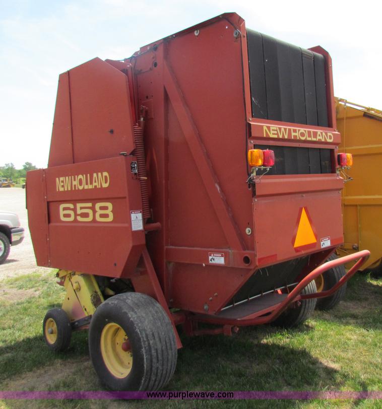 image for item B7265 2000 New Holland 658 round baler