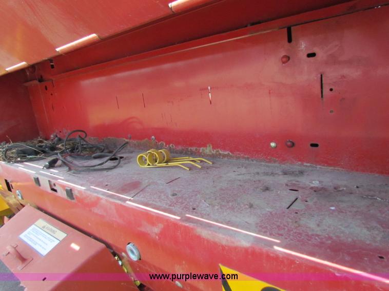 image for item B7265 2000 New Holland 658 round baler