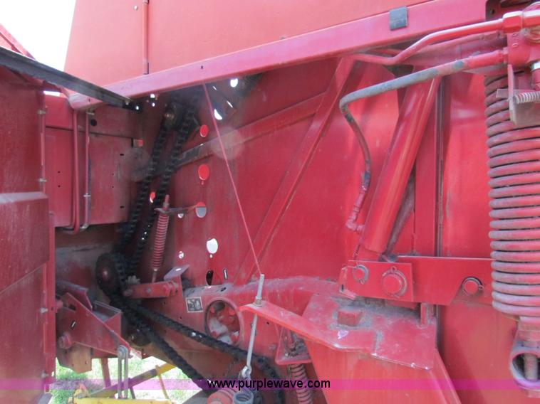 image for item B7265 2000 New Holland 658 round baler