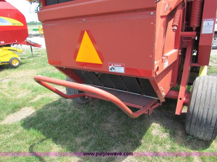 image for item B7265 2000 New Holland 658 round baler