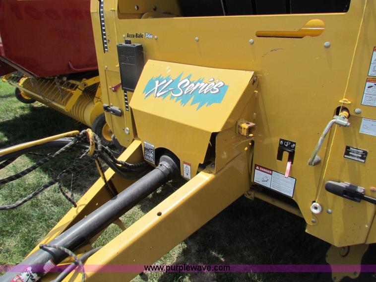 image for item B7266 2001 Vermeer 604XL round baler
