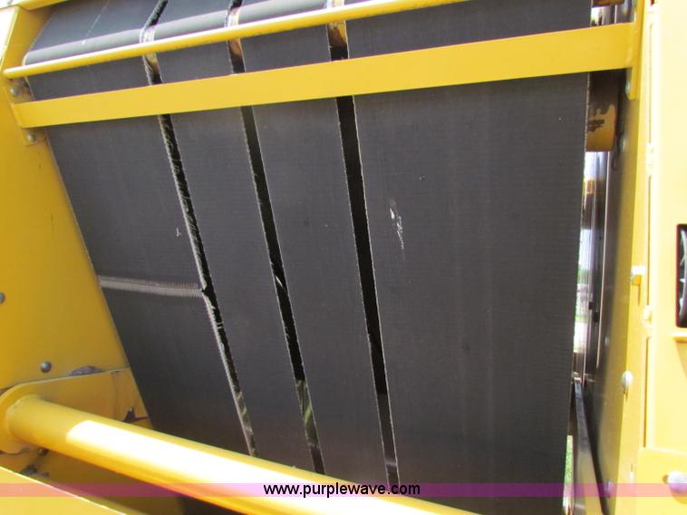 image for item B7266 2001 Vermeer 604XL round baler